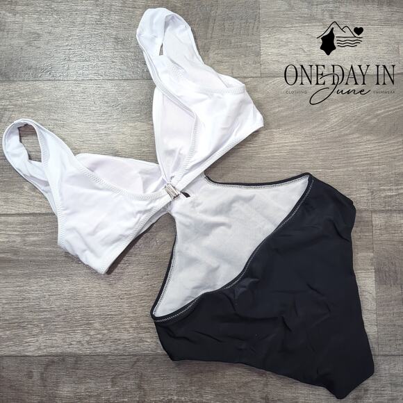 CharmLeaks Cut Out One Piece Swimsuit Size L - Picture 4 of 4